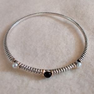 T&C (Town & Country)
14k/Sterling onyx pearl bracelet